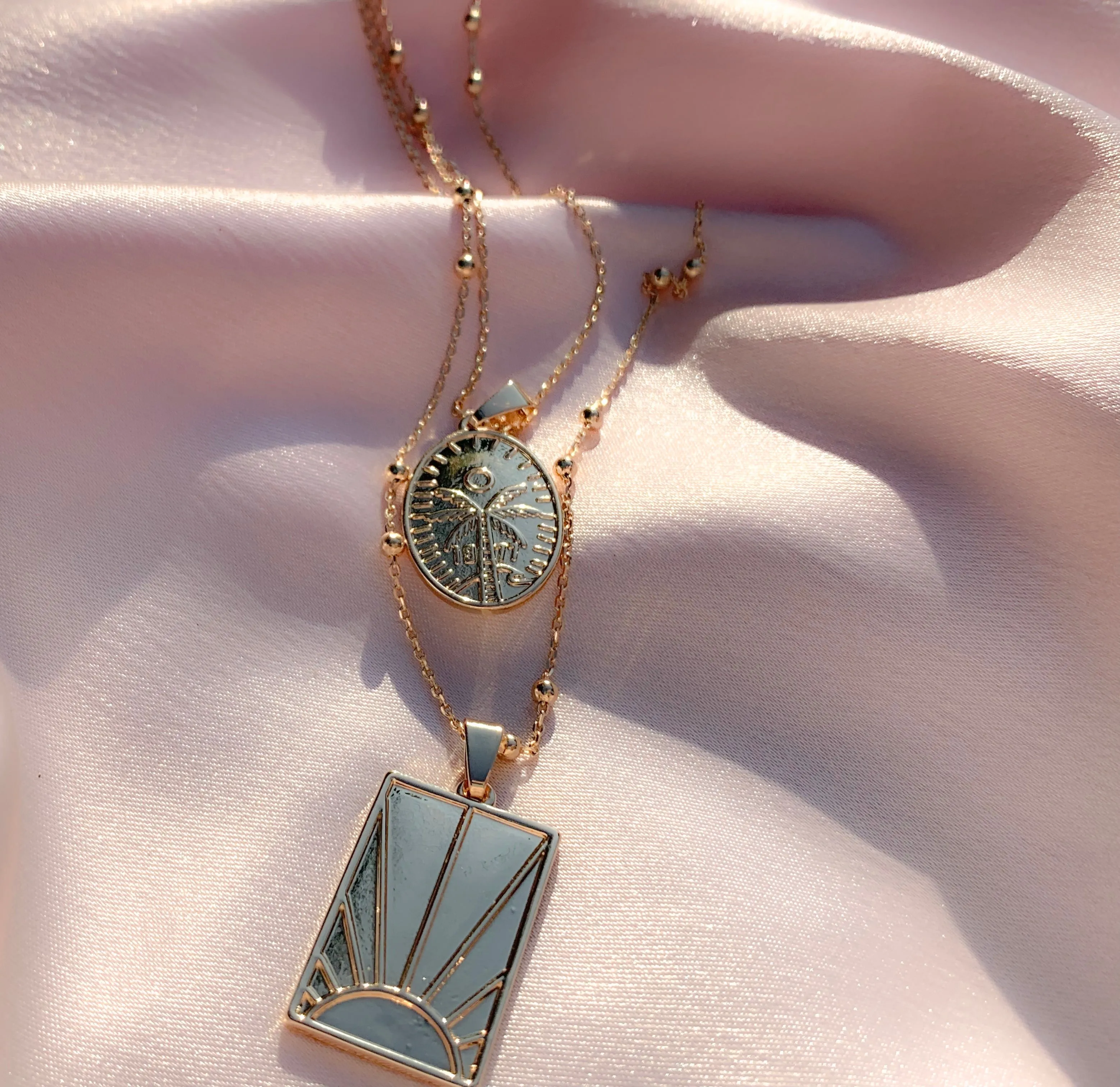 🦋 1977 Sol Necklace