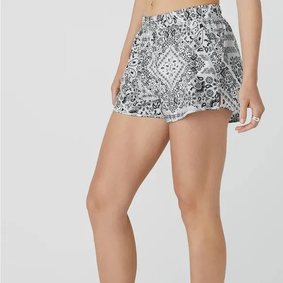 ALO Yoga Bandana Stride Shorts