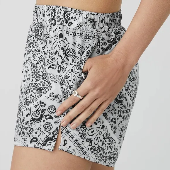 ALO Yoga Bandana Stride Shorts