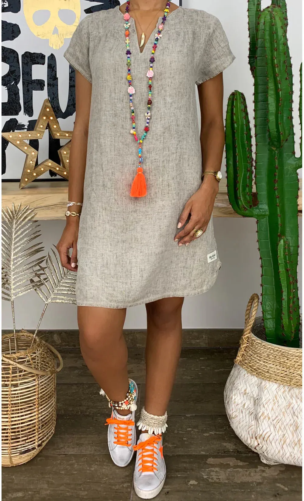 Bethany - Basic loose-fitting V-neck dress in plain cotton linen