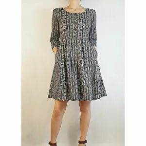 Birds of North America pre-owned black and grey print dress size 6 (fits 6-8)