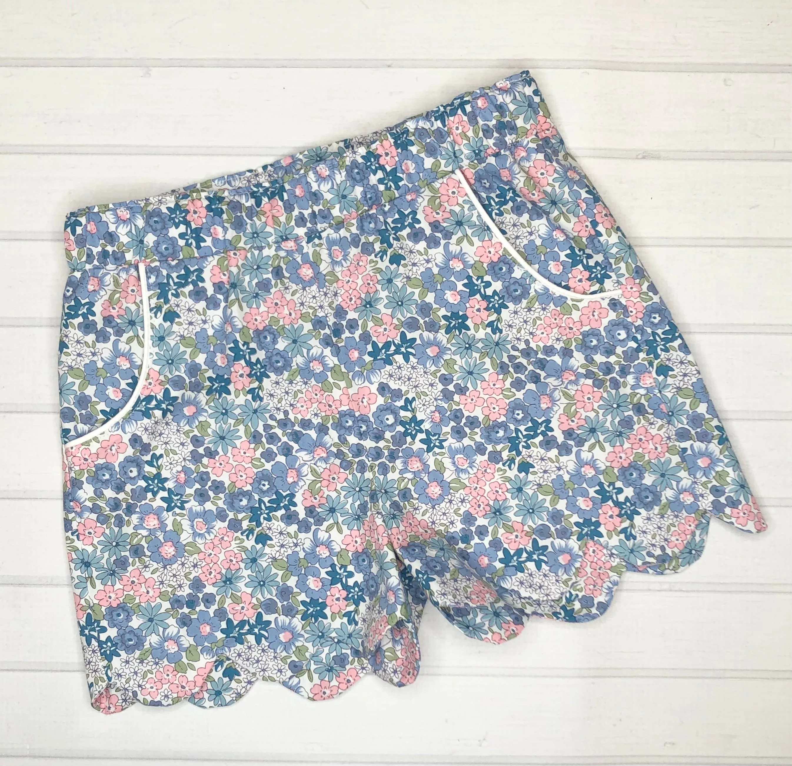Blue Floral Scalloped Shorts Set