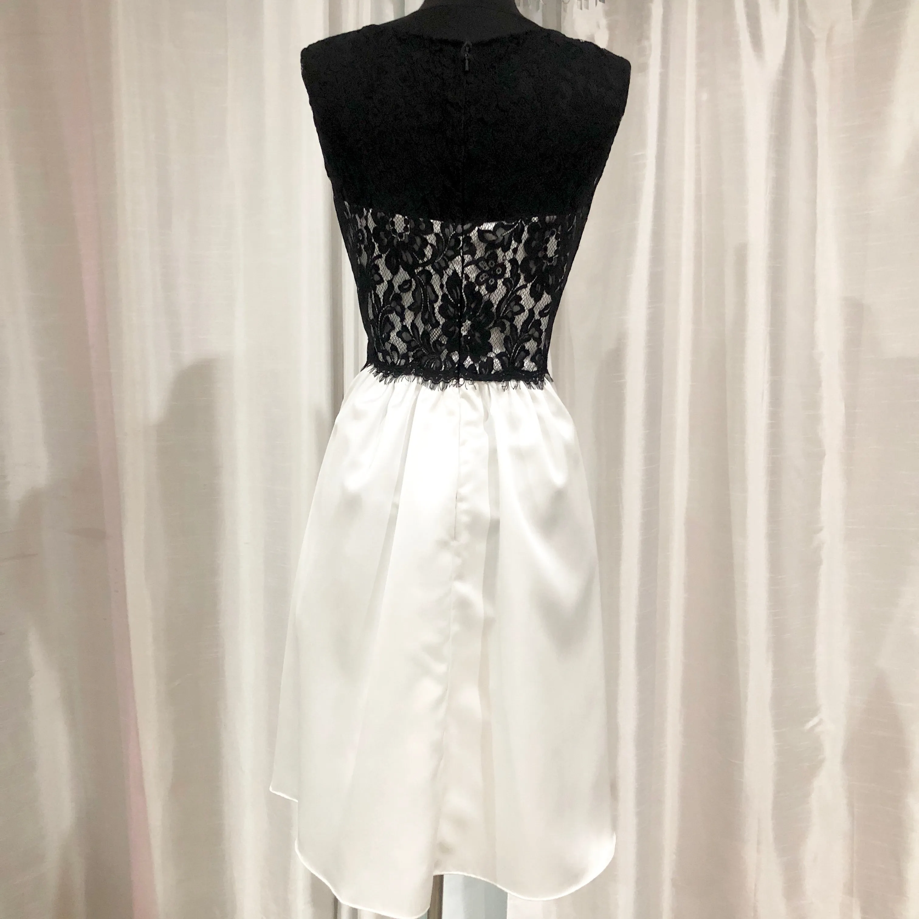 BOUTIQUE Short Black & White Gown Size 10 NWT