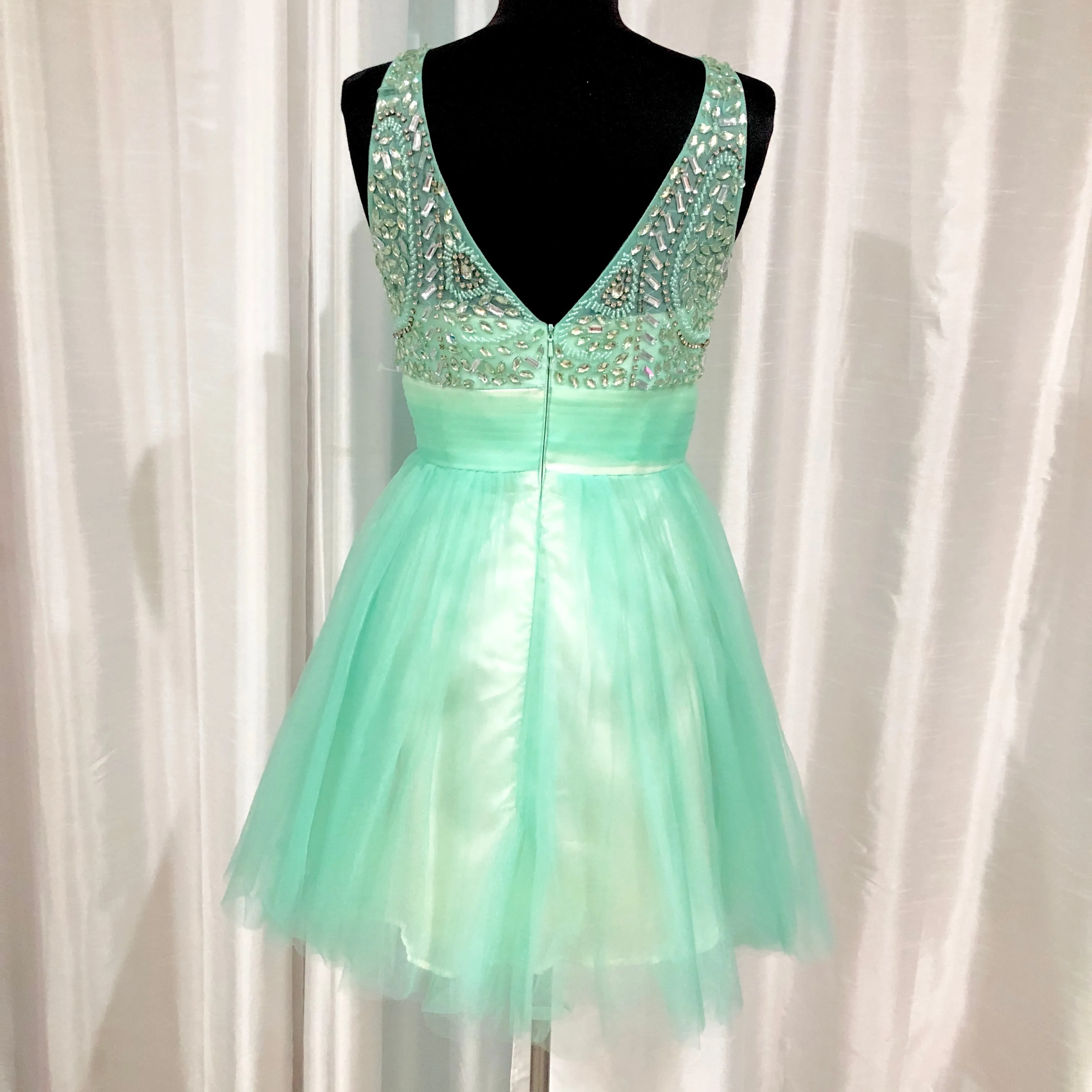 BOUTIQUE Short Mint Gown Size 4