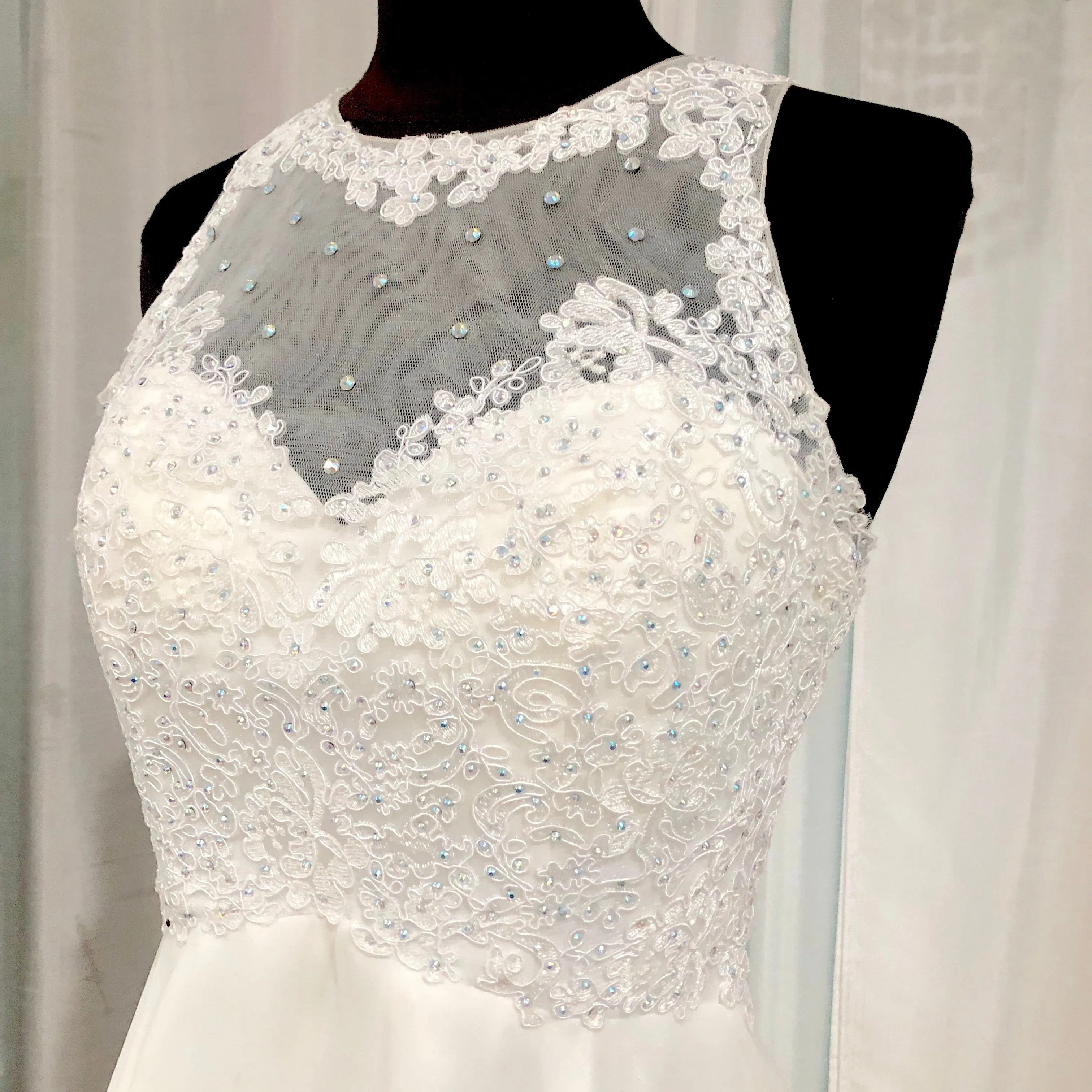 BOUTIQUE Short White Gown Size 4