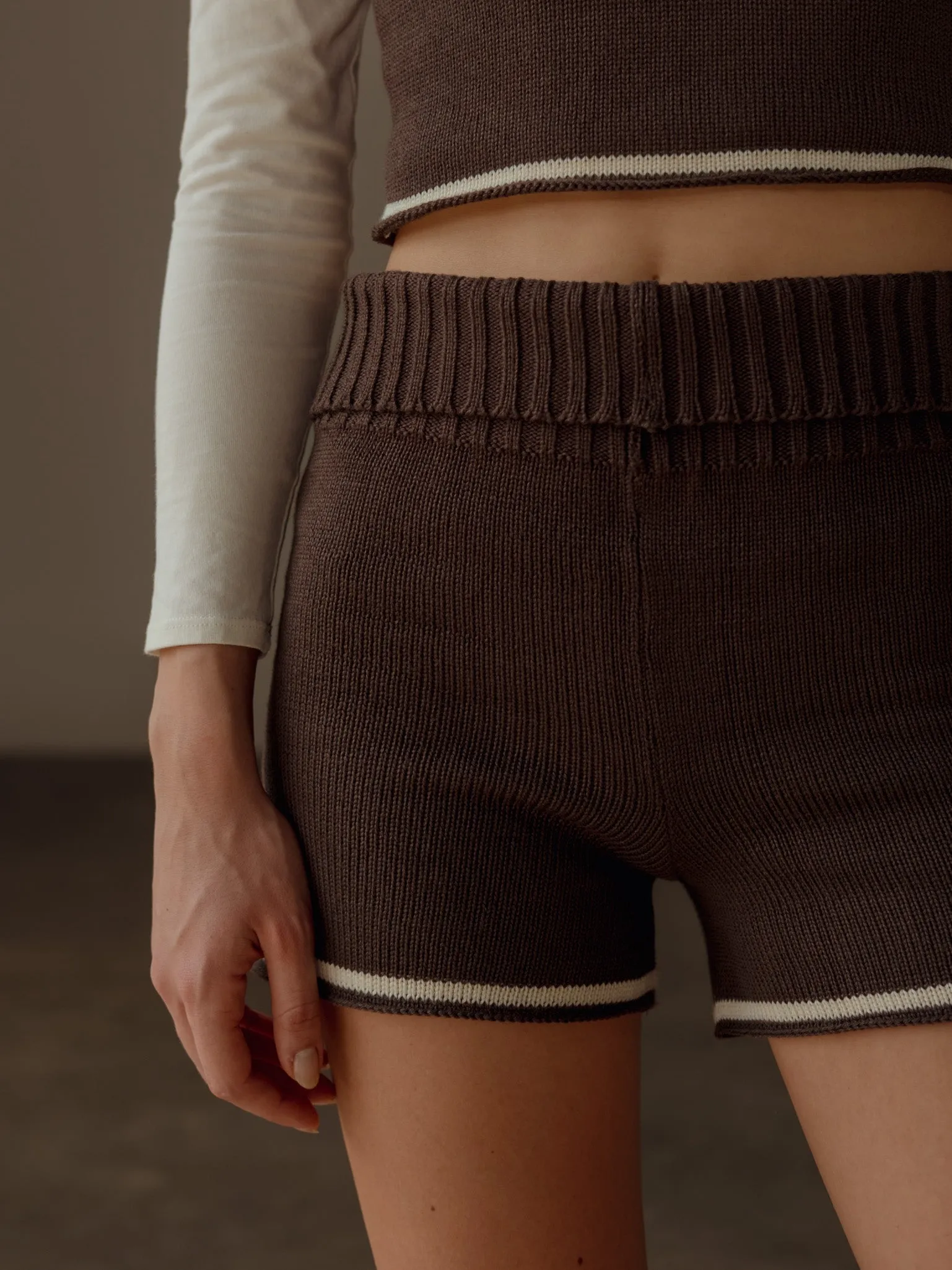 CONTRAST KNIT SHORT - ESPRESSO & CREAMY