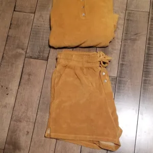 Donni 2 pieces! set Terry Cloth Shorts   Henley Sweatshirt