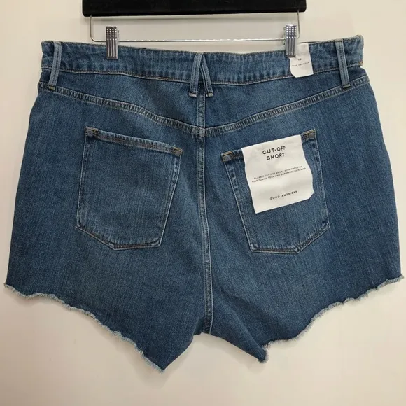 Good American classic cut off blue jean shorts