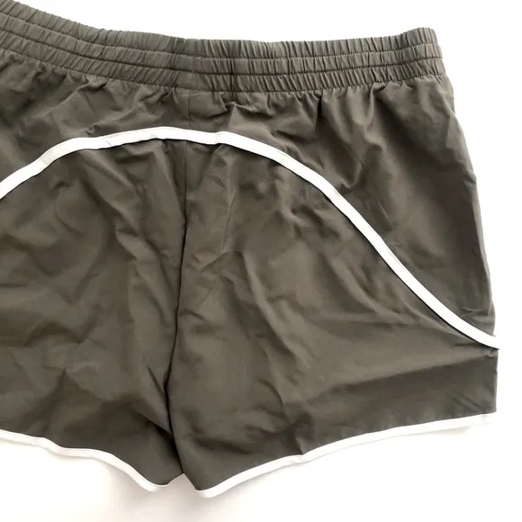Gymshark M Training Contrast Loose 2.5&quot; Shorts &amp; Scallop Hem Shaped Shorts Set