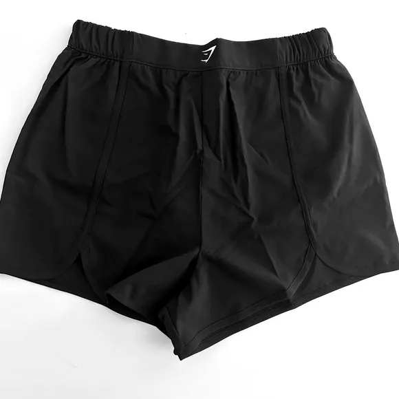 Gymshark M Training Contrast Loose 2.5&quot; Shorts &amp; Scallop Hem Shaped Shorts Set