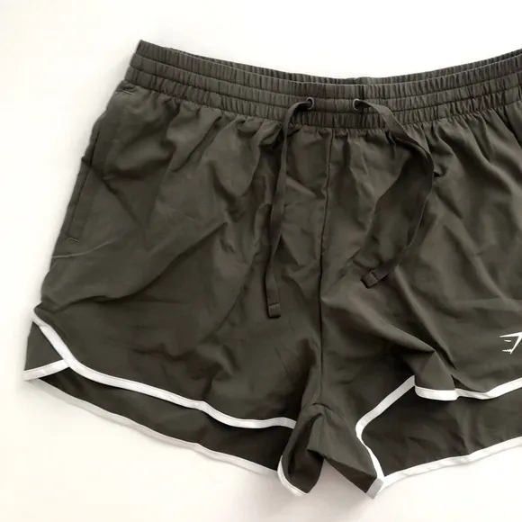 Gymshark M Training Contrast Loose 2.5&quot; Shorts &amp; Scallop Hem Shaped Shorts Set
