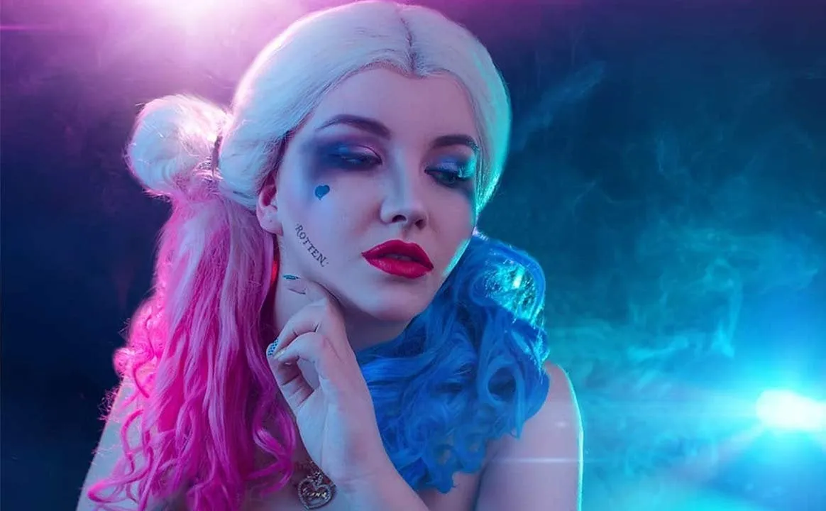 Harley Quinn Suicide Squad Daddy's Little Monster Synthetic Wavy Blonde Pink Blue Wig 22" Non Lace Front Human Hair Feel Drag Queen