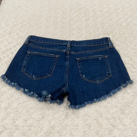 L'AGENCE Zoe The Perfect New Denim Shorts size 27. In excellent used condition.