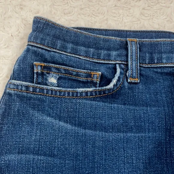 L'AGENCE Zoe The Perfect New Denim Shorts size 27. In excellent used condition.
