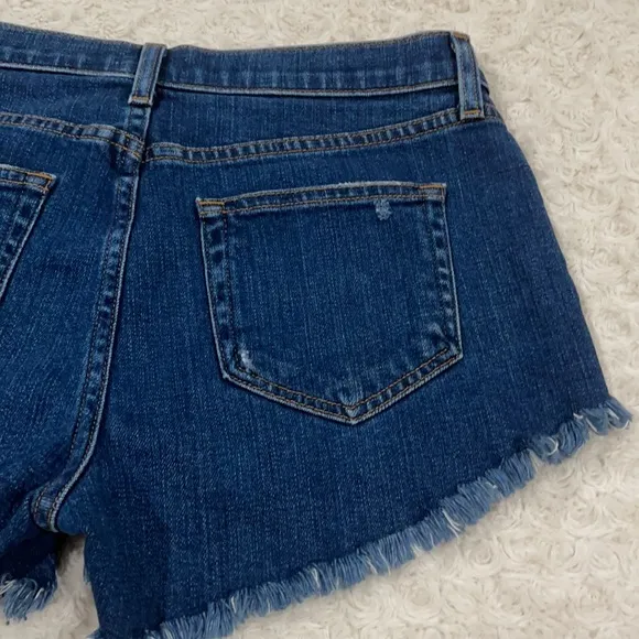 L'AGENCE Zoe The Perfect New Denim Shorts size 27. In excellent used condition.
