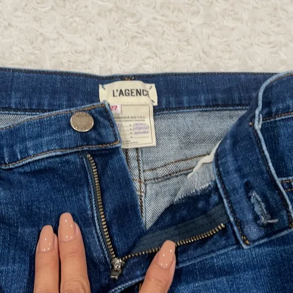 L'AGENCE Zoe The Perfect New Denim Shorts size 27. In excellent used condition.