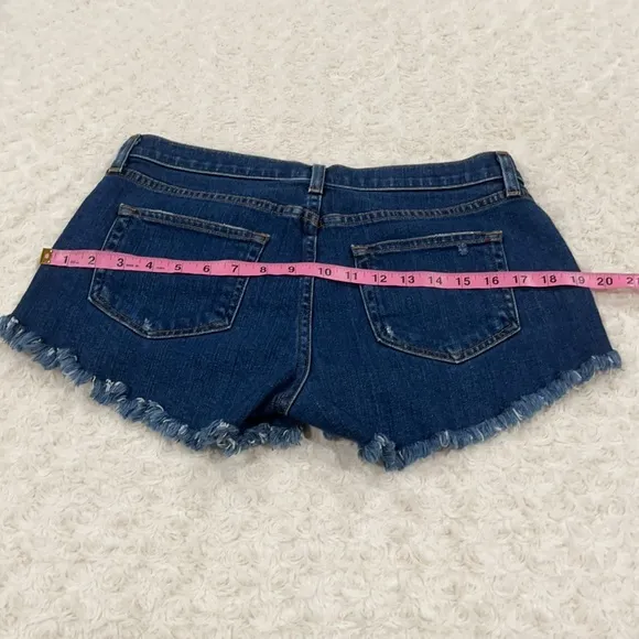 L'AGENCE Zoe The Perfect New Denim Shorts size 27. In excellent used condition.