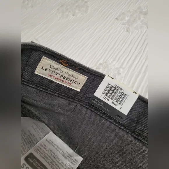 Levi's 501 Women's Gray Button Fly Distressed Shorts Size 30 NWT Classic