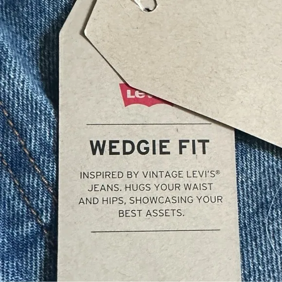 Levi’s Wedgie Shorts Size 25 NWT Blue Medium Wash Cutoff Distressed Classic