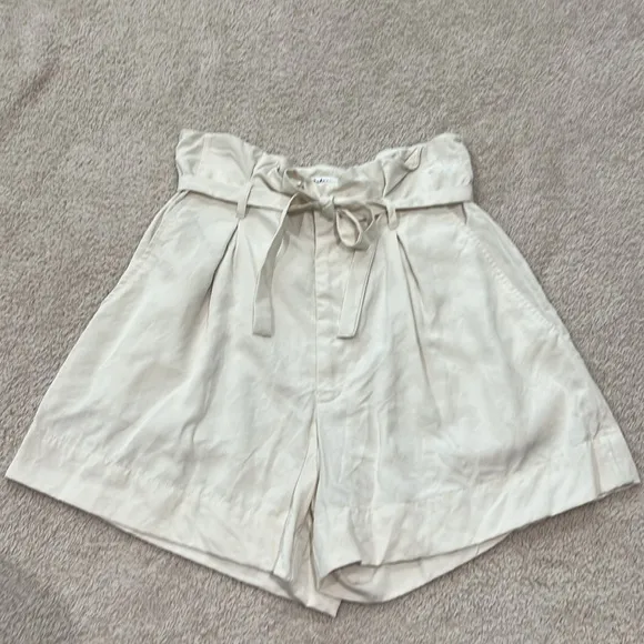 Like New! Reformation Castel High Waist Shorts Tencel Size 6