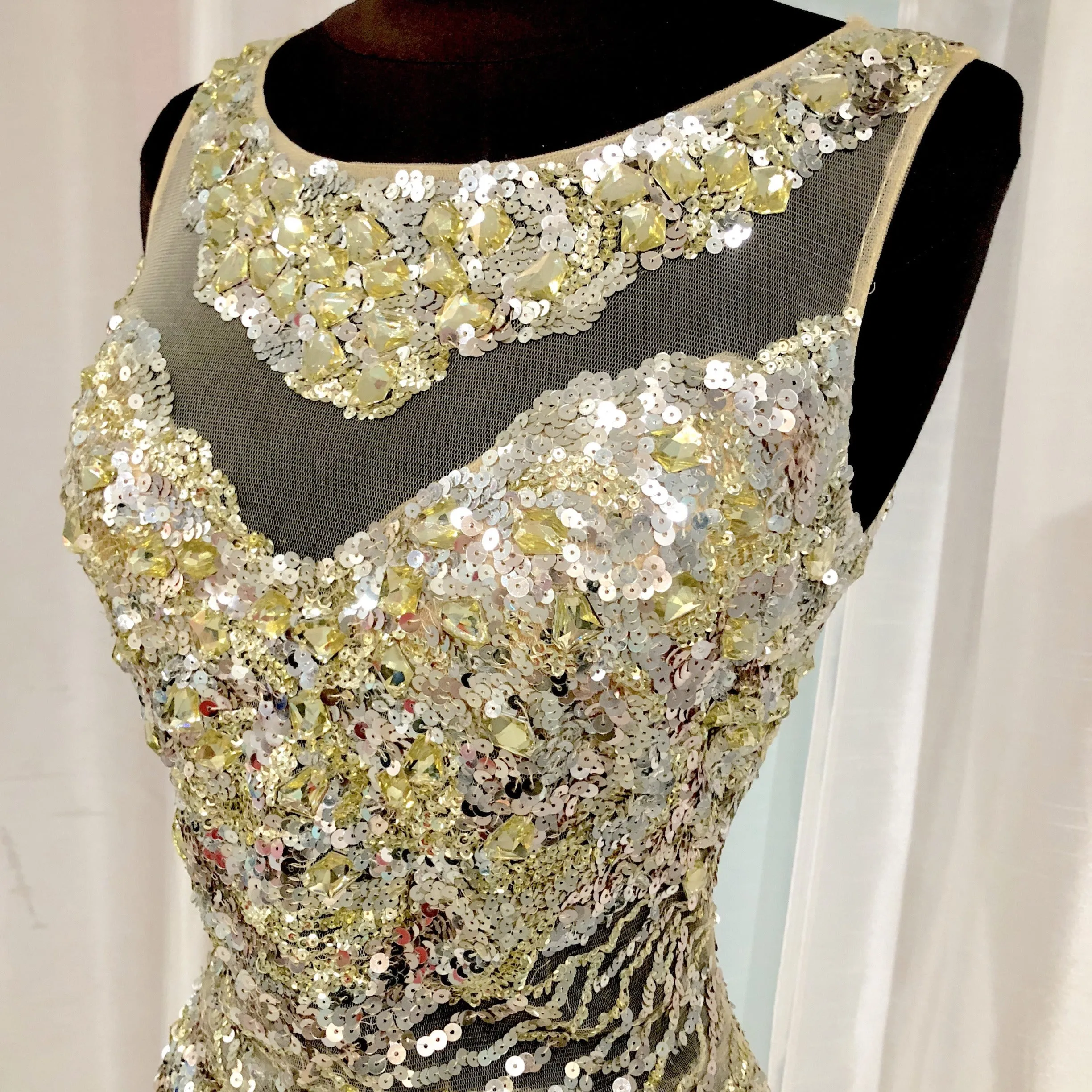 MAC DUGGAL Silver & Gold Sequin Short Dress Size 2