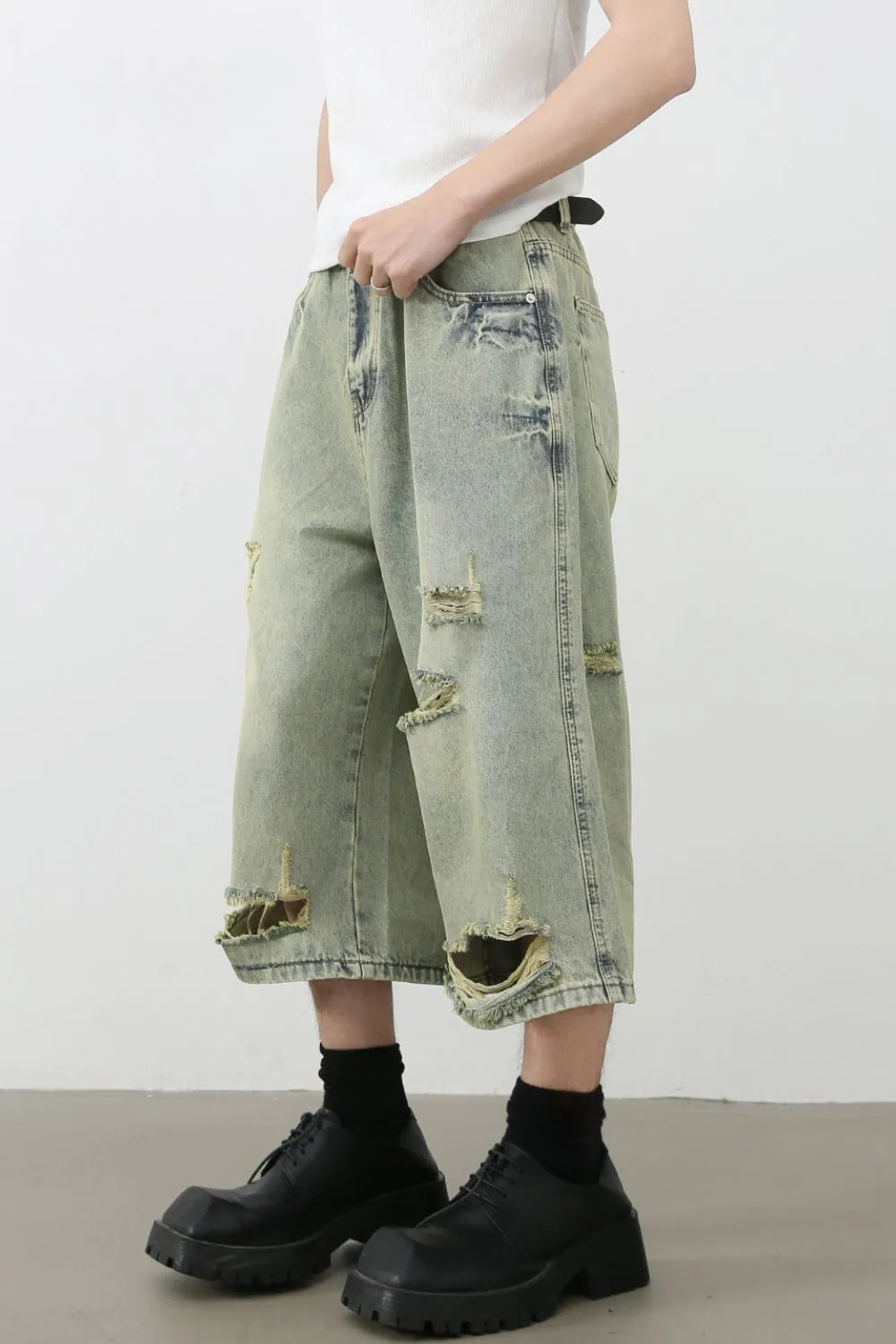 Men's Distressed Loose Denim Shorts