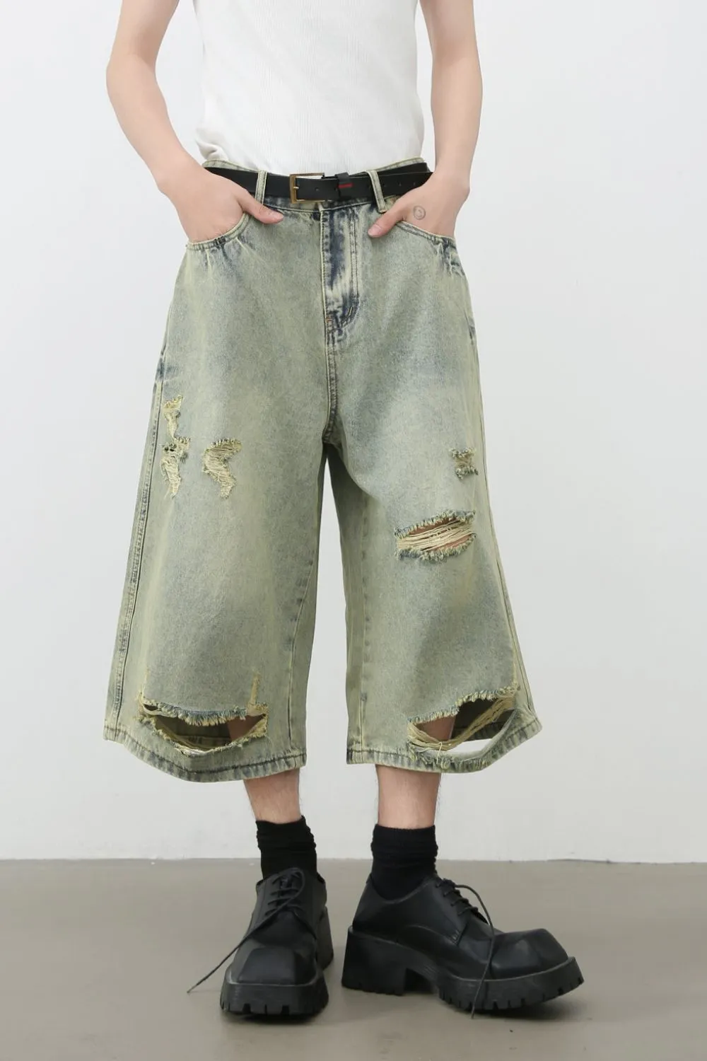 Men's Distressed Loose Denim Shorts