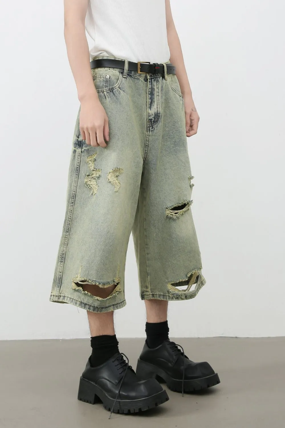 Men's Distressed Loose Denim Shorts