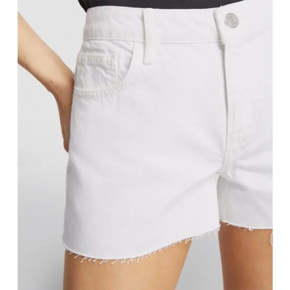 NEW FRAME  Le Grand Garcon Raw Hem Denim Shorts in White Sz. 34