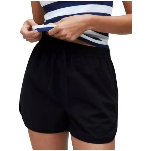 NEW MADEWELL crinkle cotton dolphin hem shorts in black