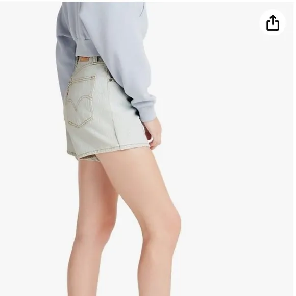 NWOT Levi’s light denim loose wide high waist shorts