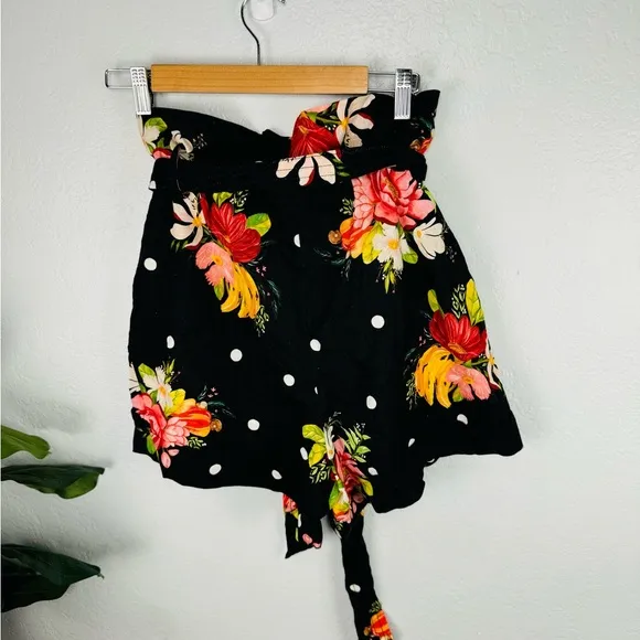 NWT Farm Rio New Nanaju Floral Black Shorts Extra Small Small Linen Blend