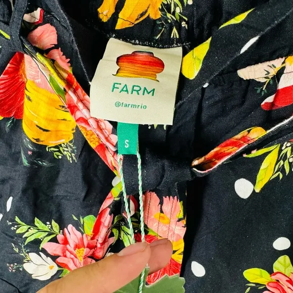 NWT Farm Rio New Nanaju Floral Black Shorts Extra Small Small Linen Blend
