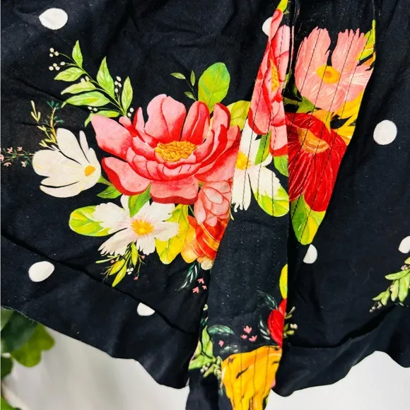 NWT Farm Rio New Nanaju Floral Black Shorts Extra Small Small Linen Blend