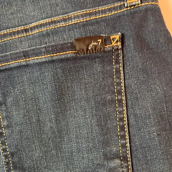 NWT Jen7 by 7 for All Mankind Raw Hem Mid Denim Shorts W/ Sculpting Panel