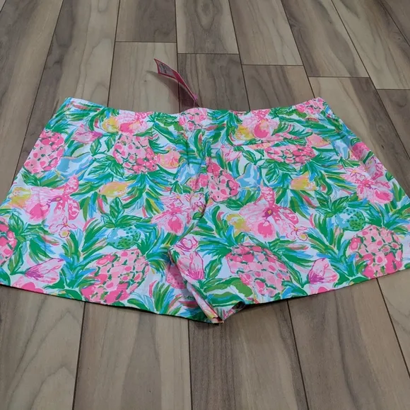 NWT! Lilly Pulitzer Ocean View Shorts Resort White Pear Necessities Size L
