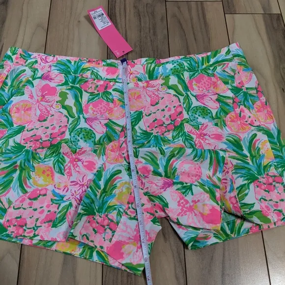 NWT! Lilly Pulitzer Ocean View Shorts Resort White Pear Necessities Size L