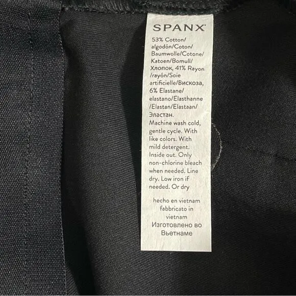 NWT Spanx On-the-Go Shorts Polished Pull On Stretch 6&quot; in Classic Black Size M