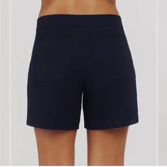 NWT Spanx On-the-Go Shorts Polished Pull On Stretch 6&quot; in Classic Black Size M
