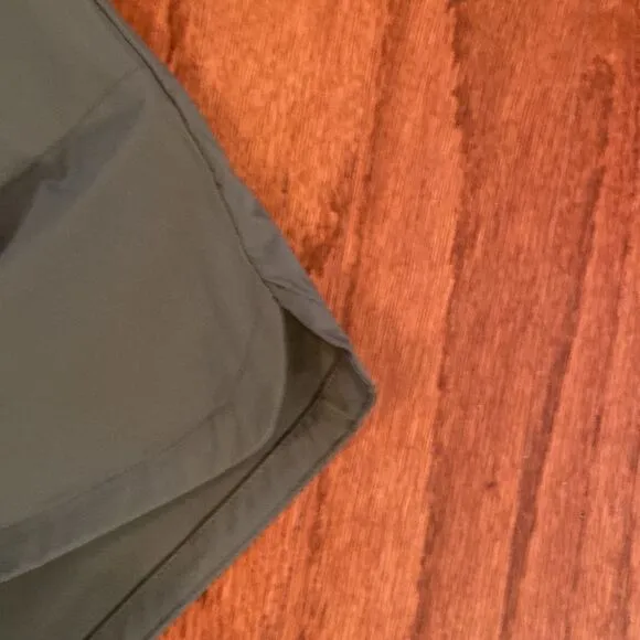 NWT Mountain Khakis green shorts 10 - water repellent, classic fit