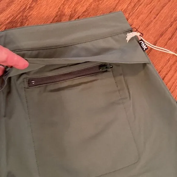 NWT Mountain Khakis green shorts 10 - water repellent, classic fit