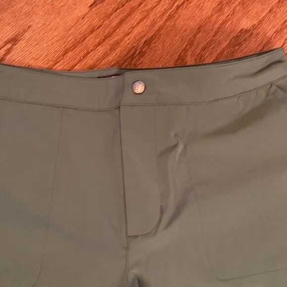 NWT Mountain Khakis green shorts 10 - water repellent, classic fit