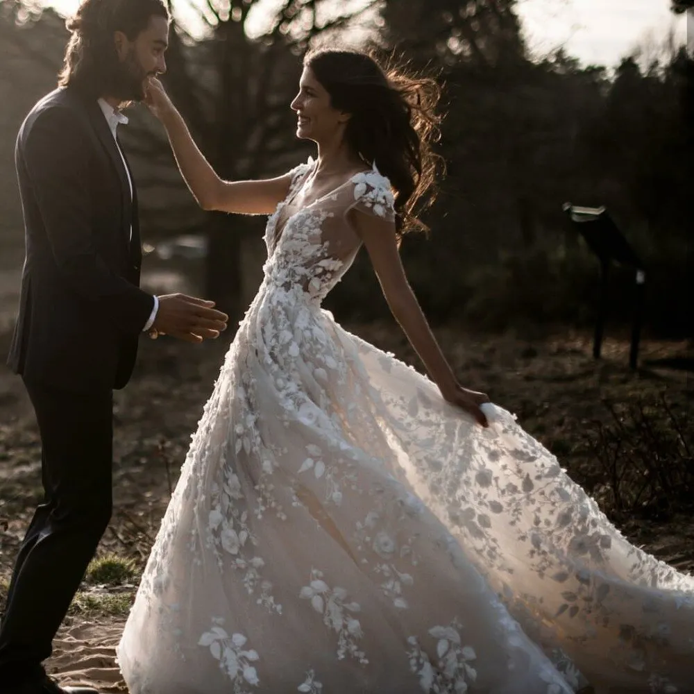 Sexy Bohemian Wedding Dress Short Sleeves Deep V Neck 3d Floral Appliques Bridal Gowns Backless Vestido De Noiva Lorie