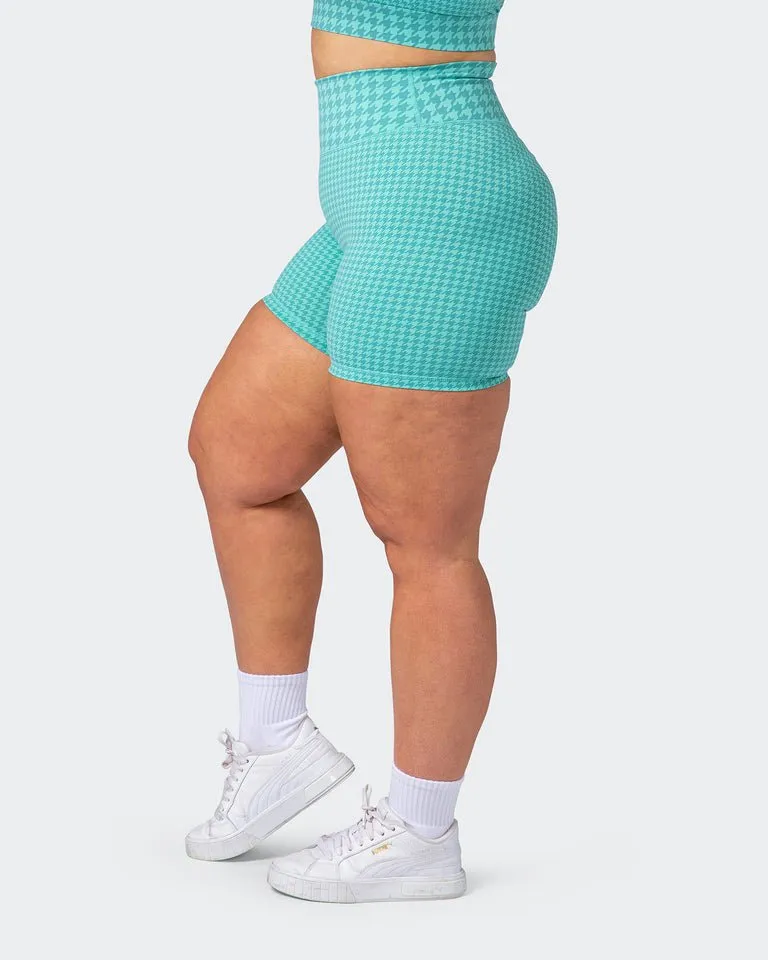 Signature Scrunch Bike Shorts Cascade Houndstooth Print