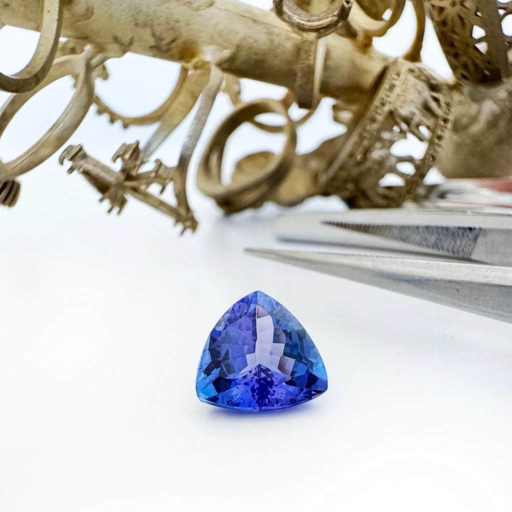 Tanzanite - blue/VIOLET Trilliant Cut - 1.92ct