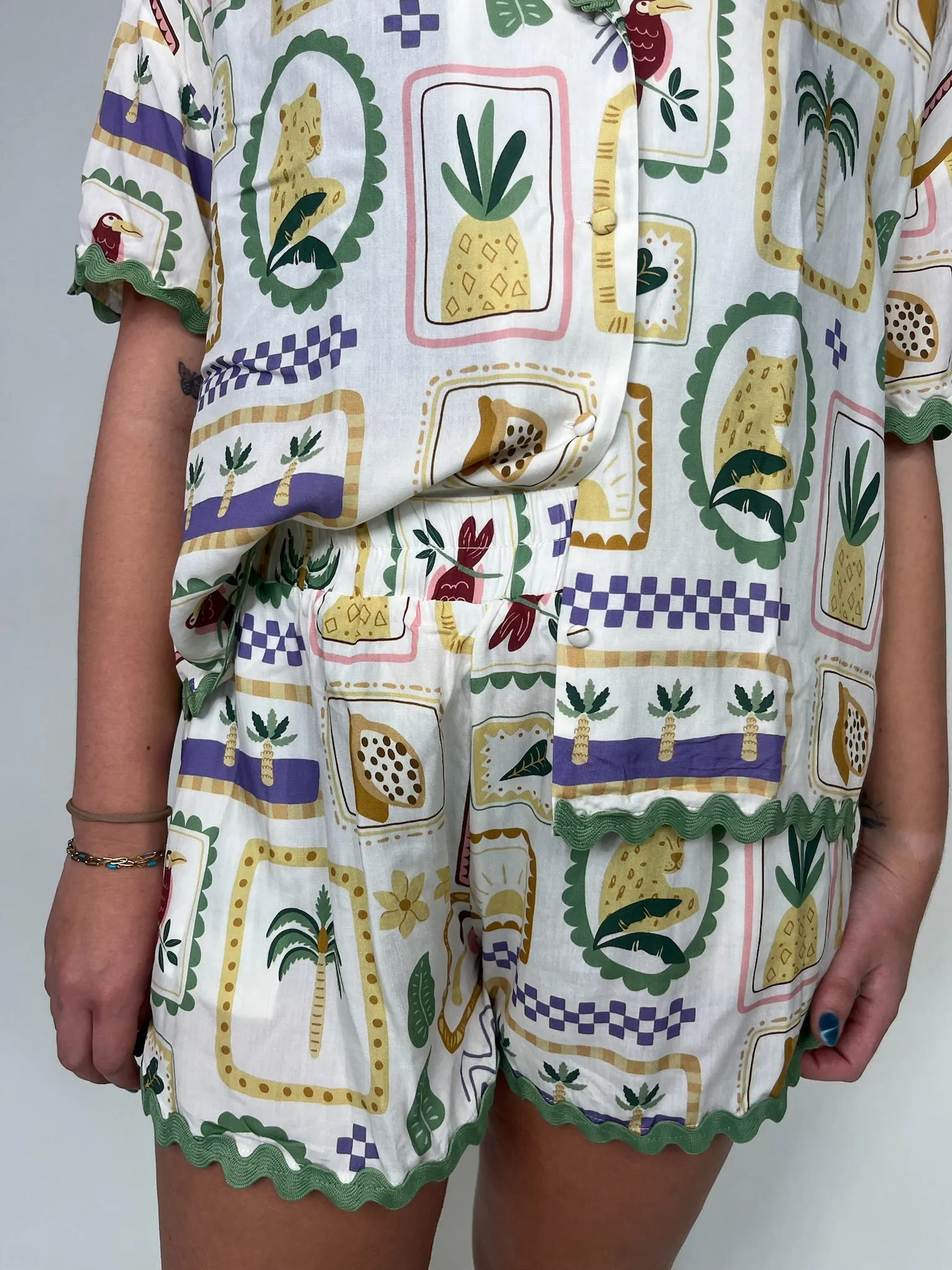 Umgee Abstract Short