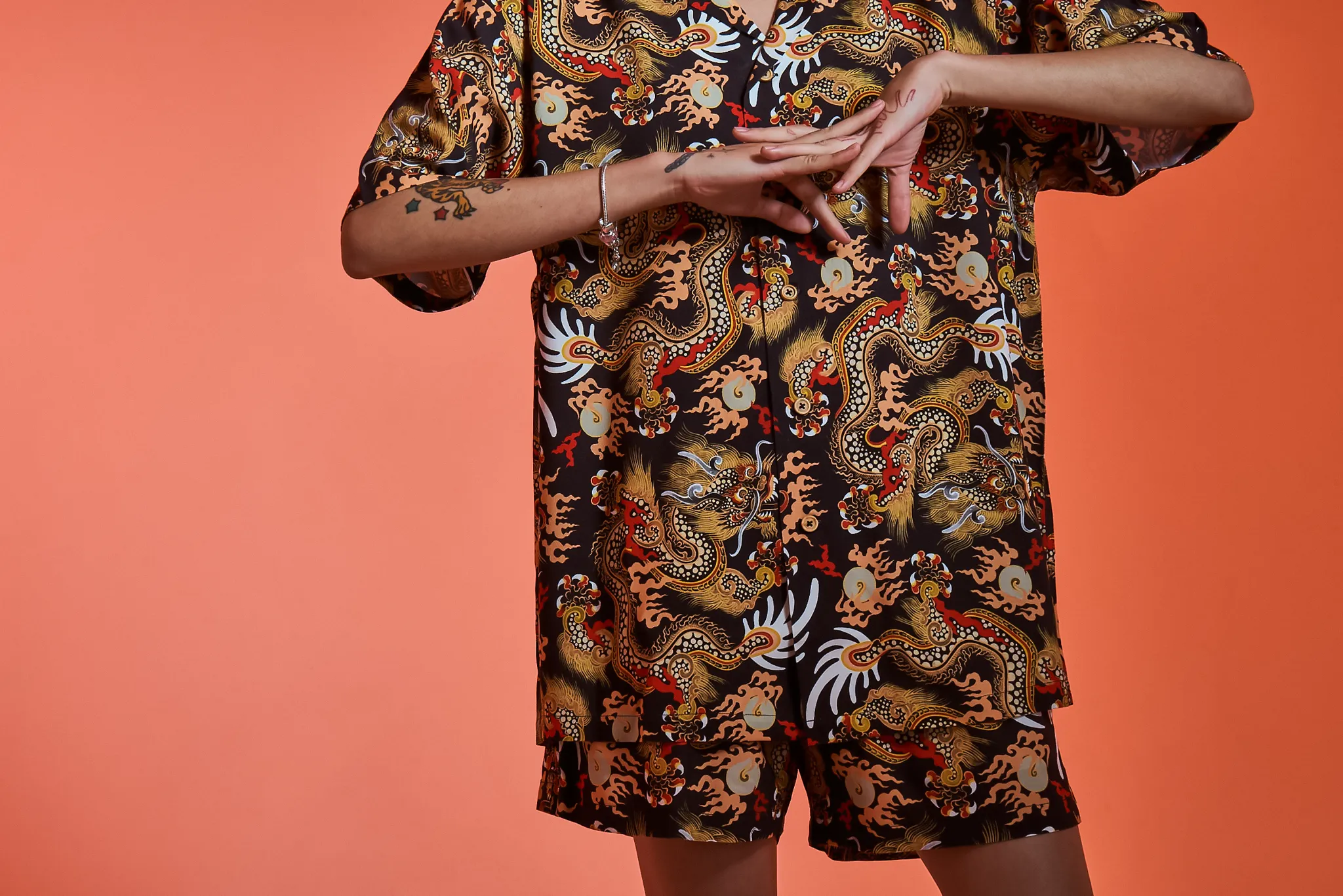 [UNISEX] TOMAS TOMAS X LOCO MOSQUITO 108 DRAGONS BLACK SHORT SLEEVE SHIRT