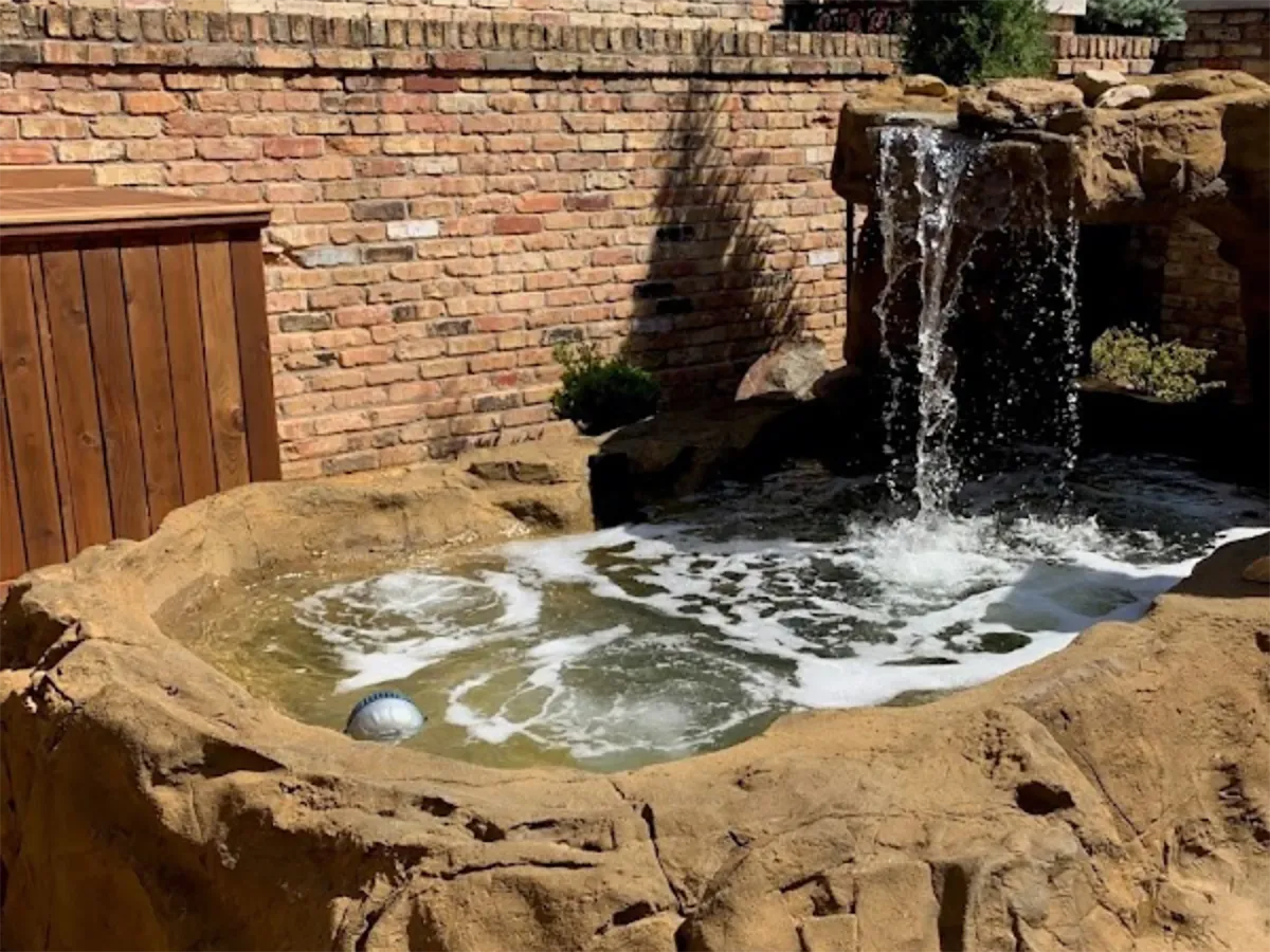 Universal Rocks Ground Spa - Stream