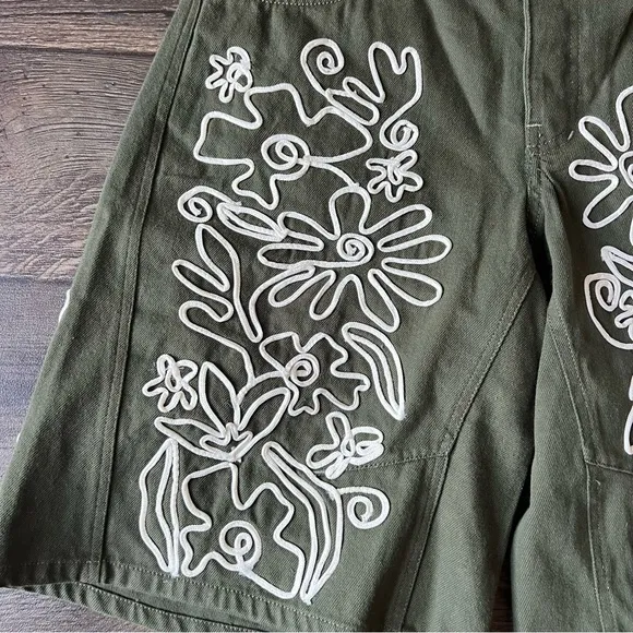 We The Free Women's Cruisin Soutache Wide Long Shorts Green Size 27 NEW