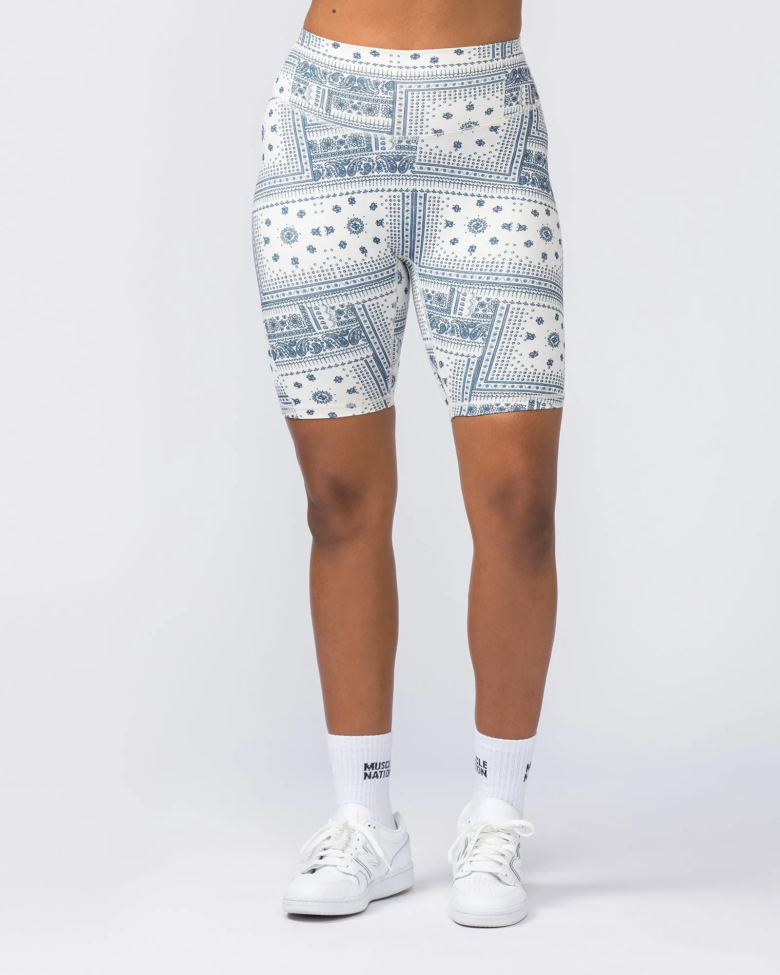 Zero Rise Everyday Referee Length Shorts - Sahara Paisley Print